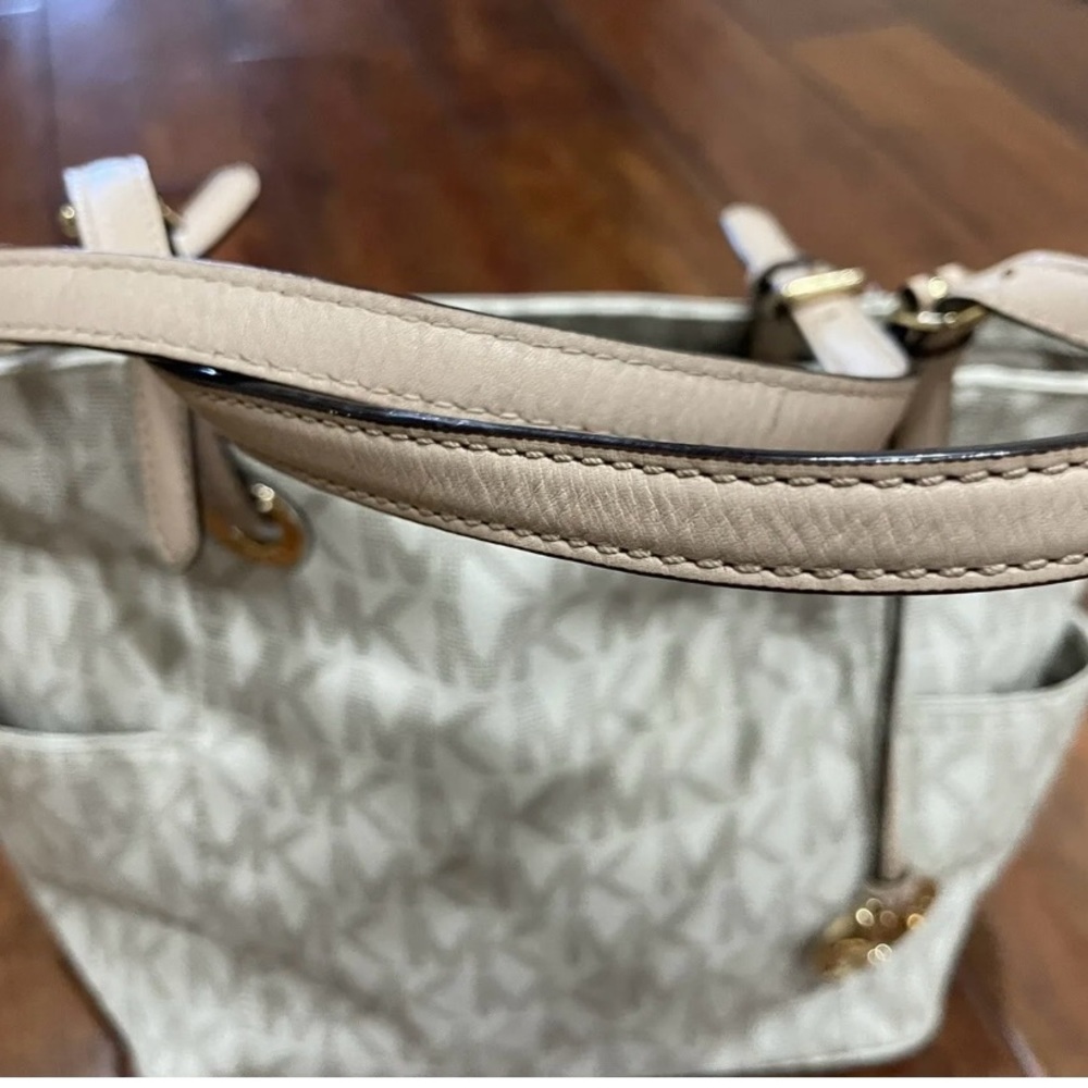 Perfect Condition Michael Kors handbag - Picture 3 of 12